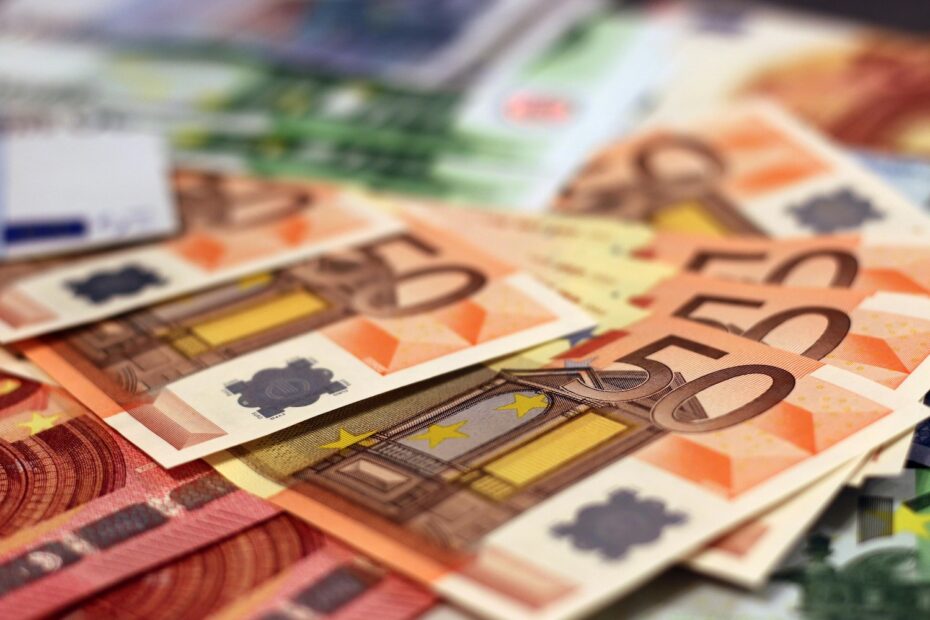 Cash in Euro banknotes